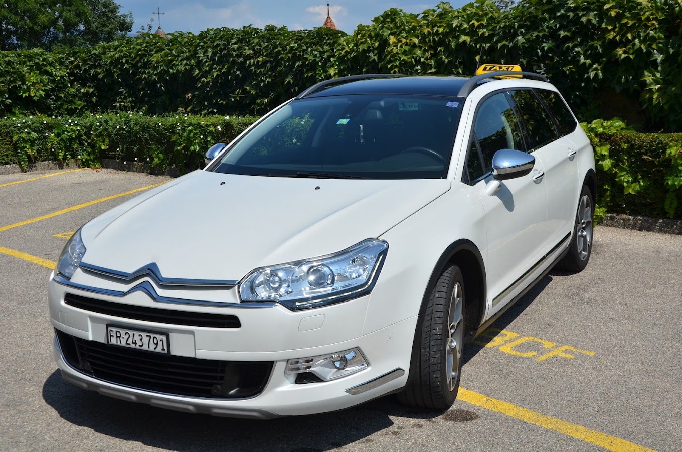 Taxi Mota, Citroën C5 break blanc à Estavayer-le-Lac